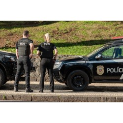 Policiais prendem duas pessoas durante  operação deflagrada em Campo Largo